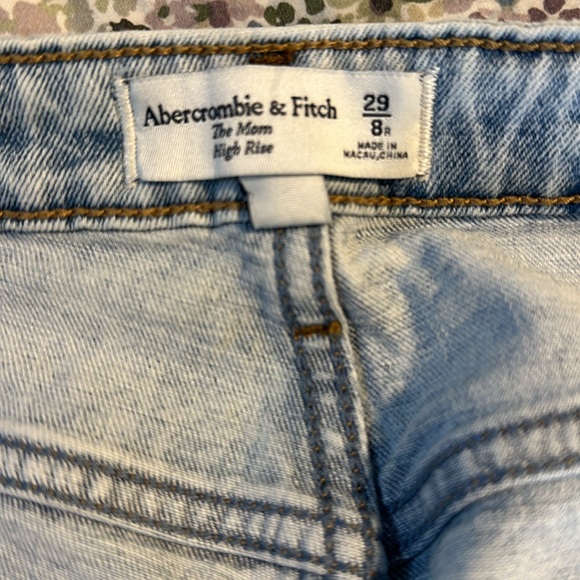 Abercrombie and fitch Curve Love High Rise Mom Jean size 29 (size 8) - Picture 4 of 7